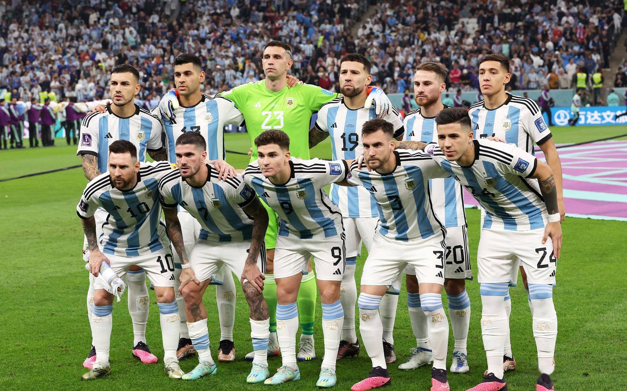 得多样化的 得多样化的